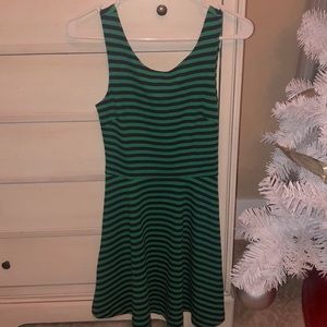 Open back dress green/black